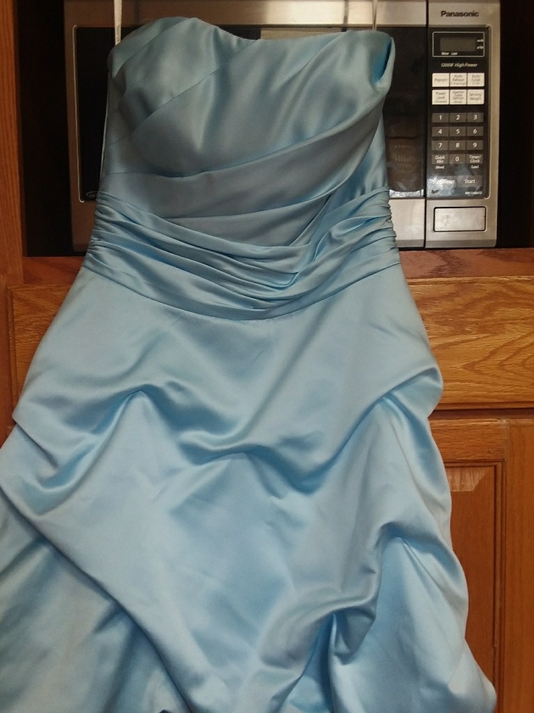 Short blue dress